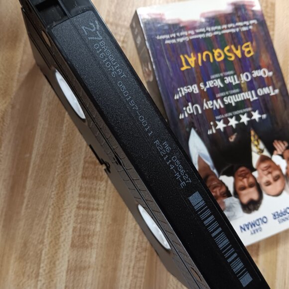 Basquiat 1996 VHS Jean-Michel Hopper Bowie Oldman Graffiti Neo Expressionist VTG - Picture 8 of 8